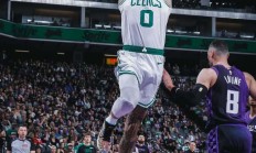 塔图姆回归赛场，战术调整首场状态亮眼，C9观众沸腾！的简单介绍