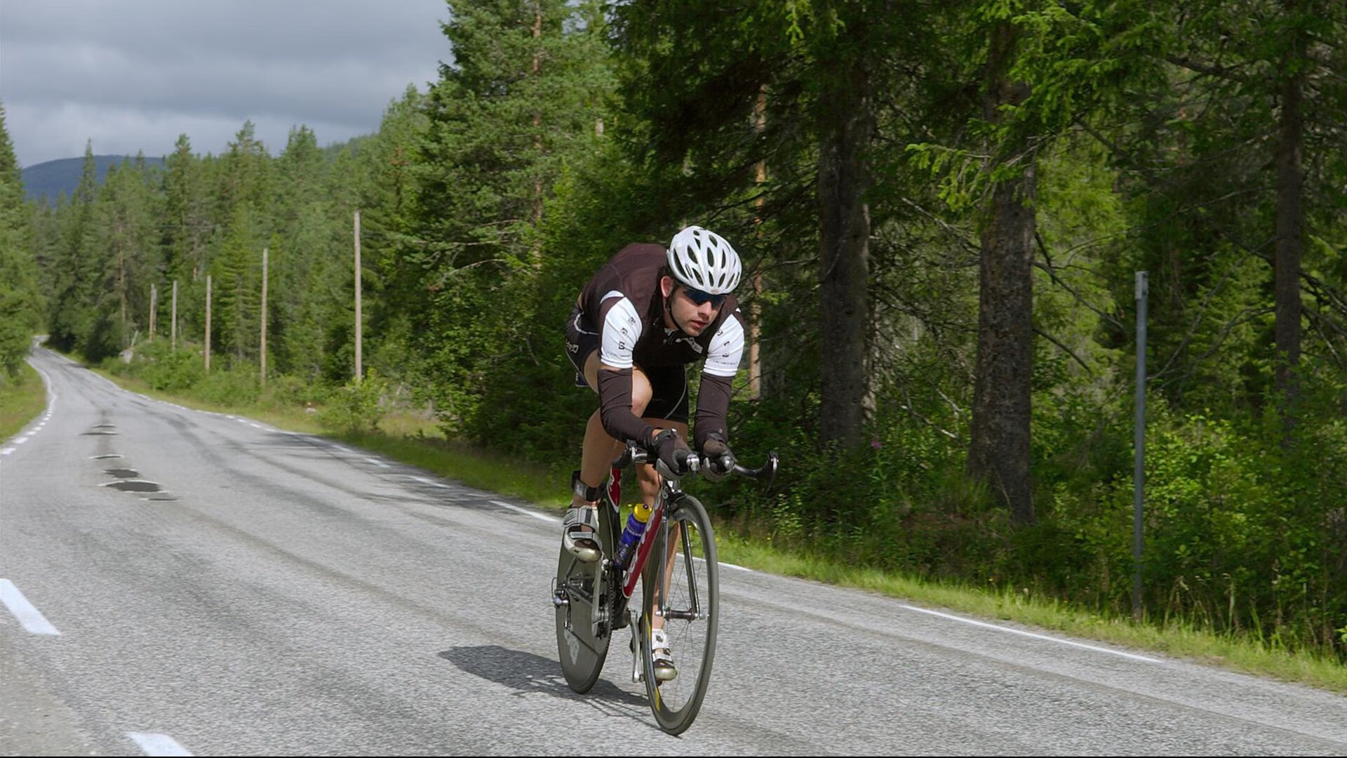 -篮球赛场焦点！澳大利亚队对阵比利时队，关键一战，双方鏖战至最后一刻