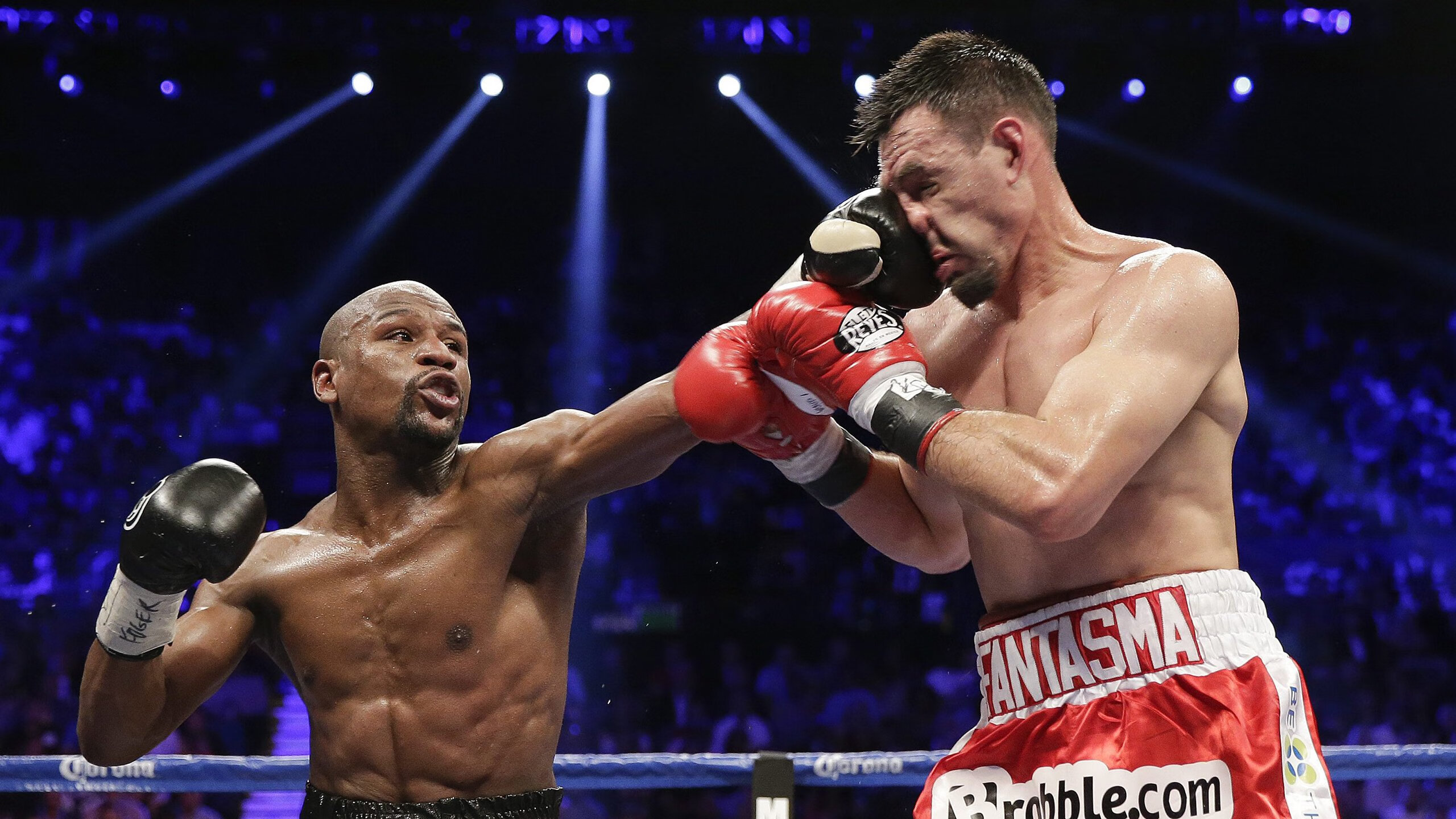 F1赛车赛场焦点！中国队对阵韩国队，压哨绝杀引爆全场欢呼